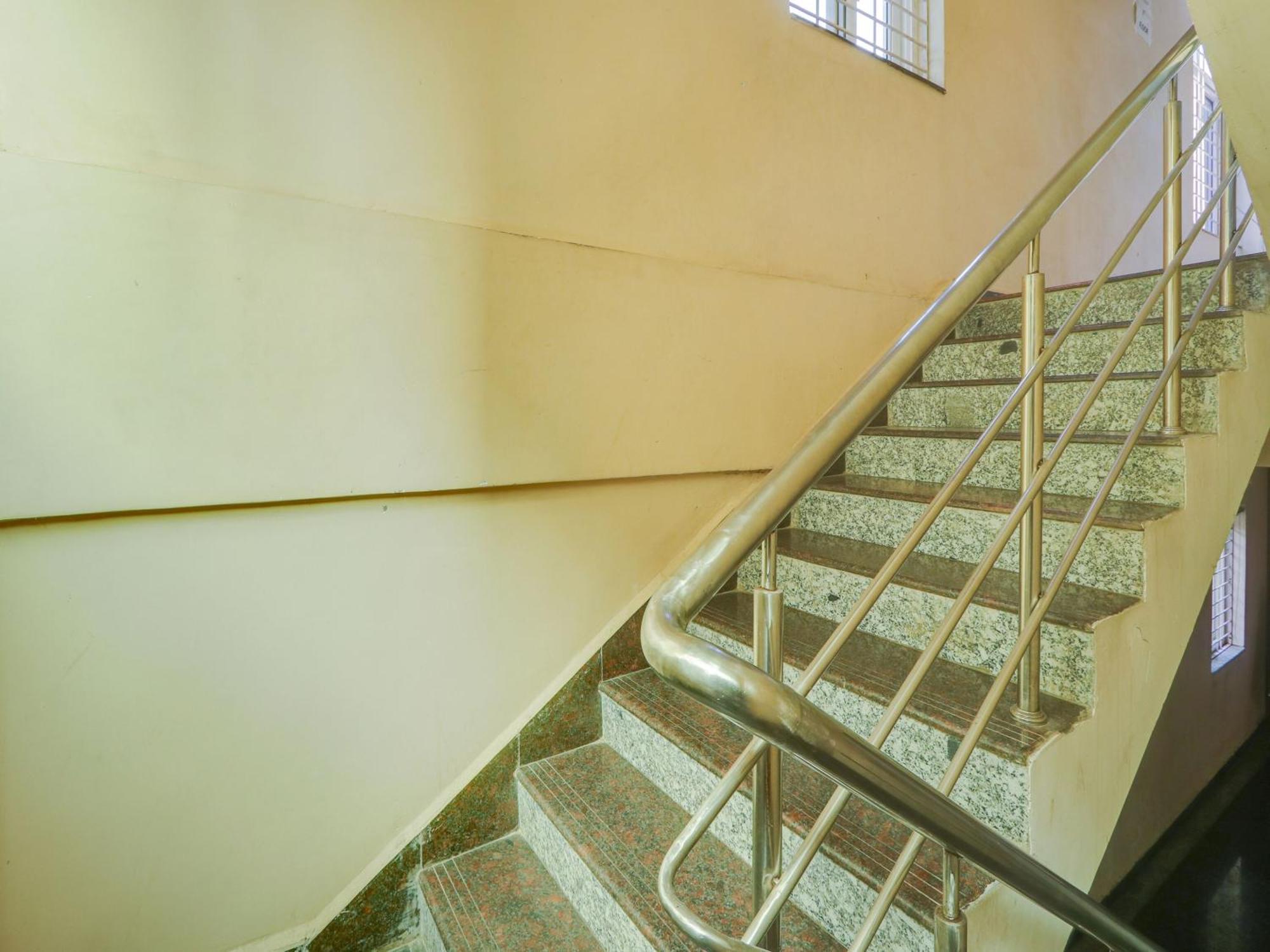 Super Townhouse Qualia Prime Hotel Near Nexus Mall Haidarábád Kültér fotó